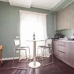 Chic Spanish Steps Retreat רומא