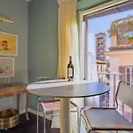 Chic Spanish Steps Retreat דירה רומא