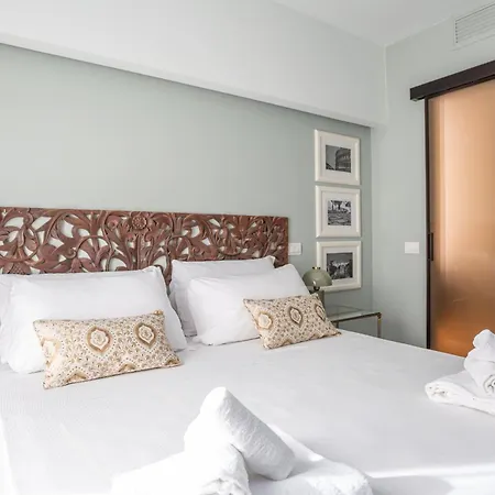 Apartment Chic Spanish Steps Retreat