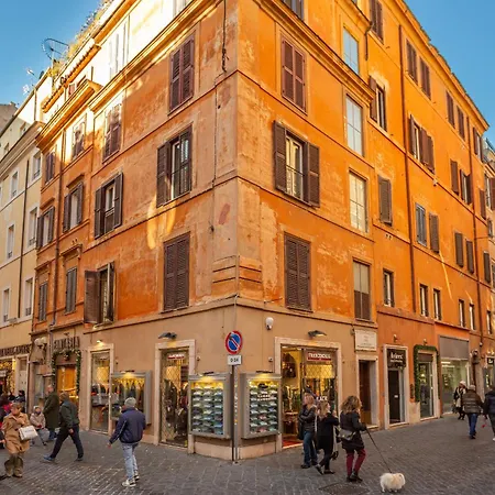 Chic Spanish Steps Retreat * רומא