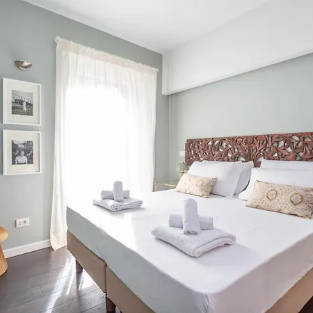 Chic Spanish Steps Retreat Rome