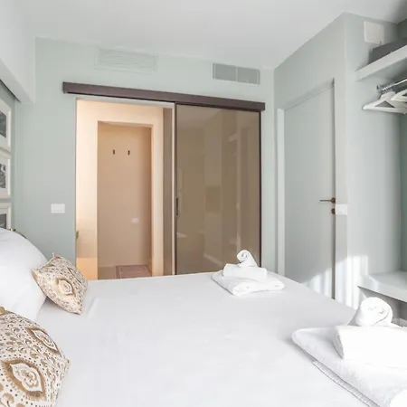 Chic Spanish Steps Retreat Apartamento *