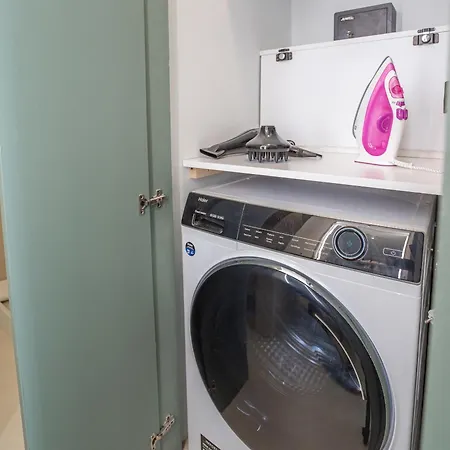 Chic Spanish Steps Retreat ローマ