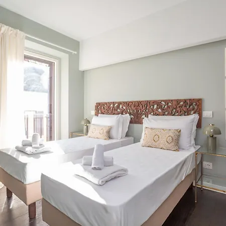 Chic Spanish Steps Retreat *