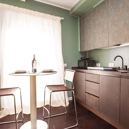 Chic Spanish Steps Retreat *