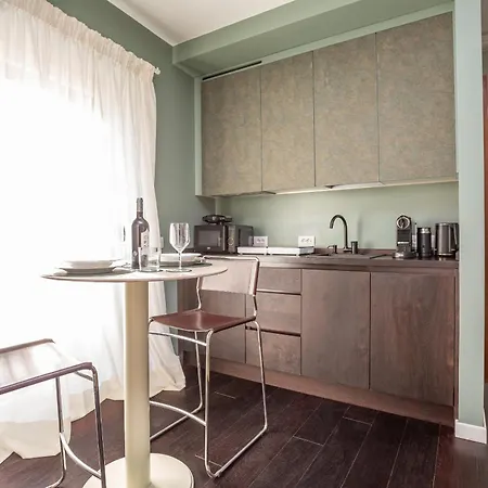 Chic Spanish Steps Retreat Daire Roma