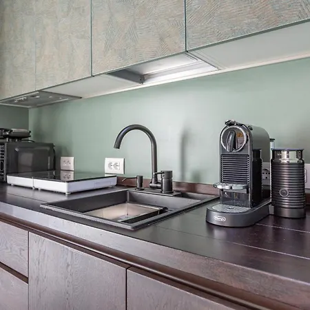 Chic Spanish Steps Retreat *