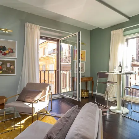 Chic Spanish Steps Retreat Daire Roma