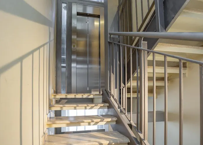 Chic Spanish Steps Retreat *