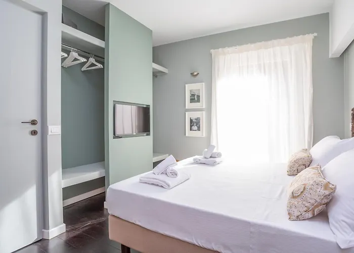 Chic Spanish Steps Retreat Řím