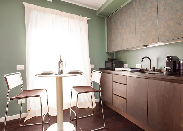 Chic Spanish Steps Retreat *