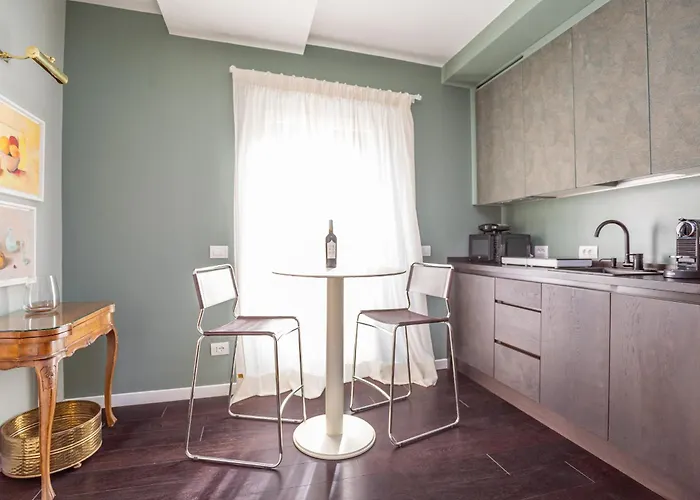 Chic Spanish Steps Retreat Roma