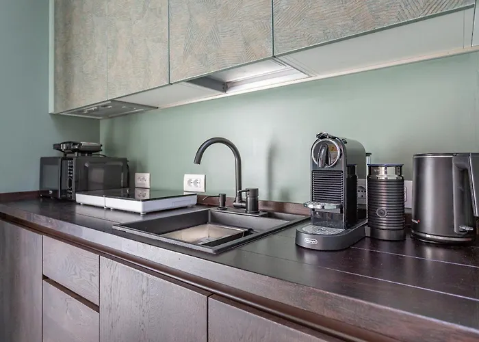 Chic Spanish Steps Retreat *