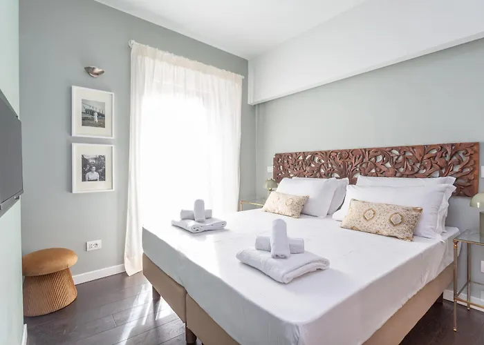 Chic Spanish Steps Retreat Řím